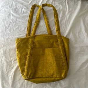 baggu mini cloud bag in lentil — practically new